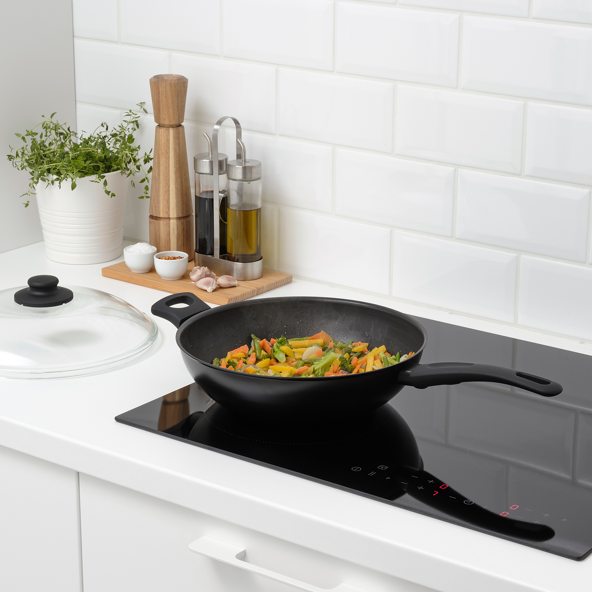 HEMLAGAD IKEA Вок-сковорода c крышкой, 28 см,teflon® select  (ТОВАР ВЫШЕЛ ИЗ АССОРТИМЕНТА)
