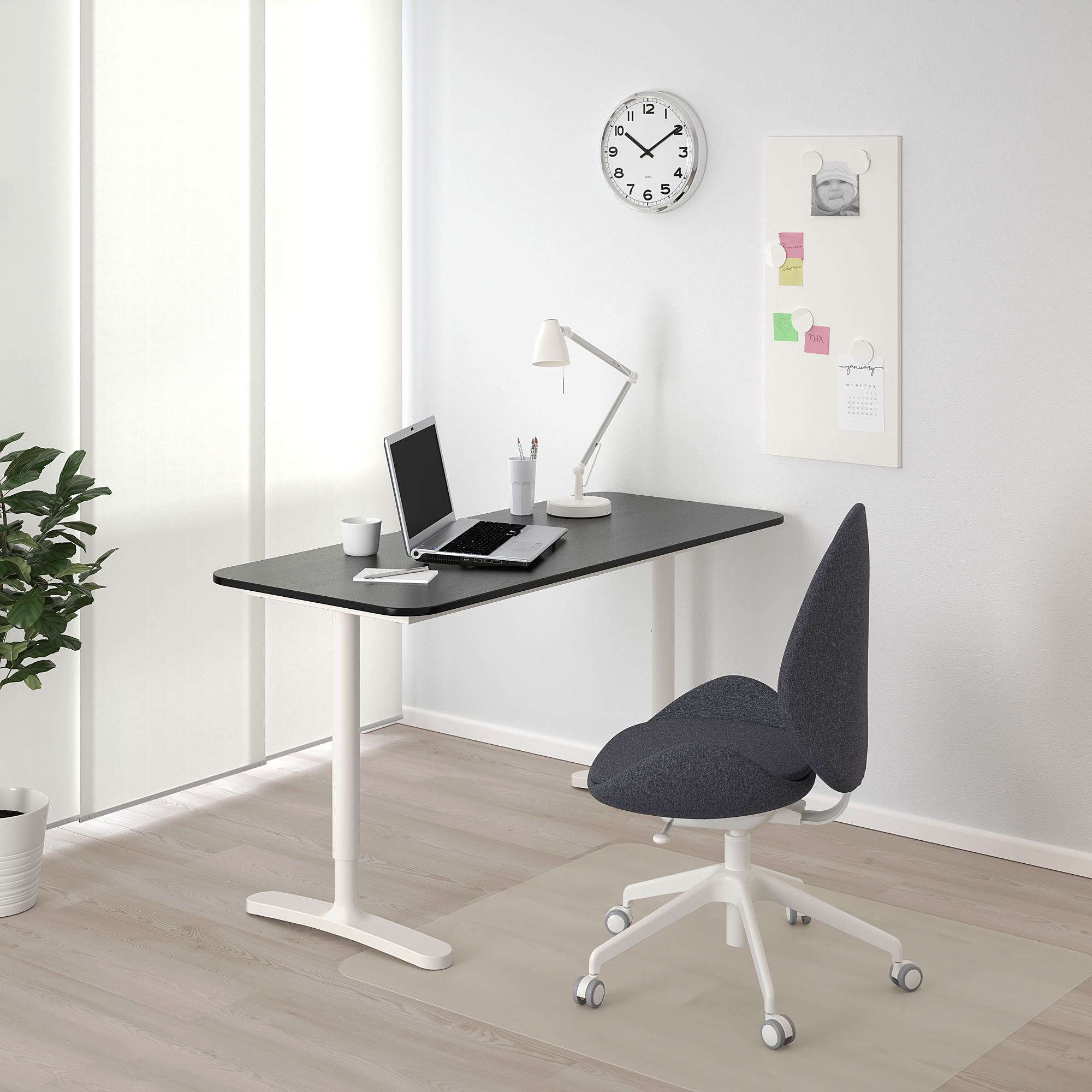 BEKANT IKEA Стол, чёрный/белый, 140x60 cm  (ТОВАР ВЫШЕЛ ИЗ АССОРТИМЕНТА)