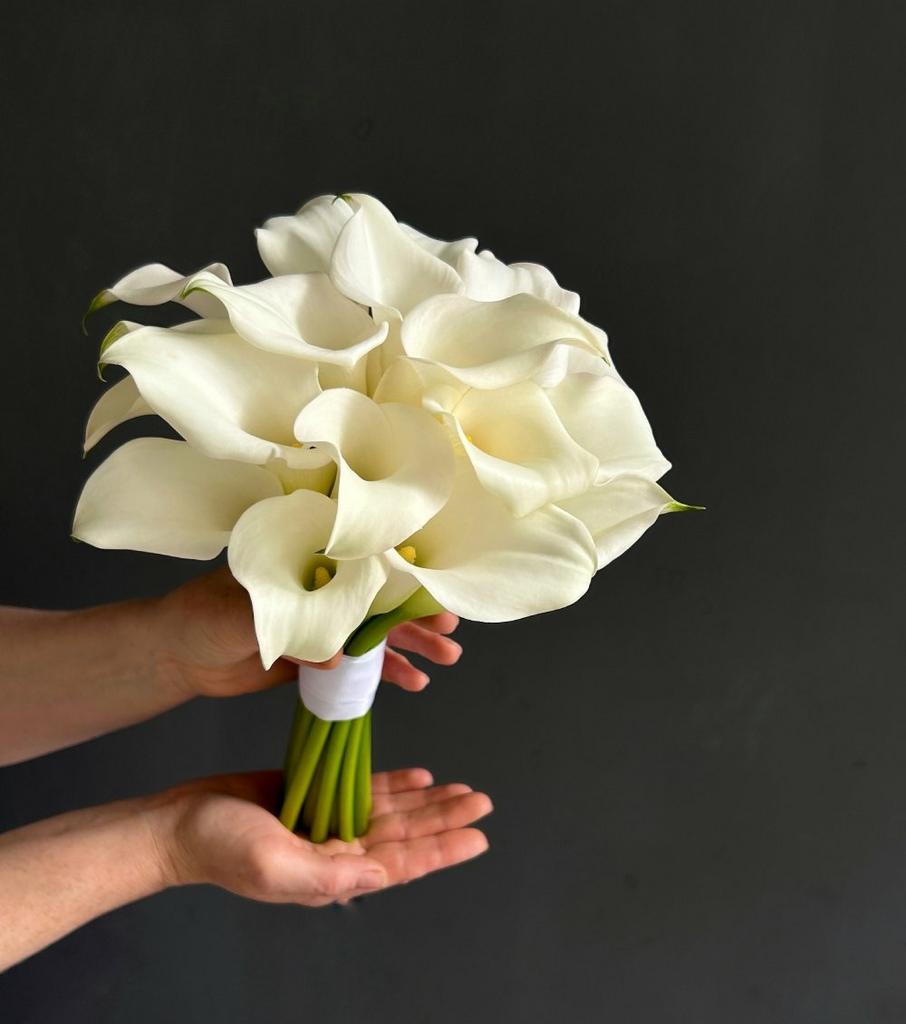 Свадебный букет невесты из белых калл