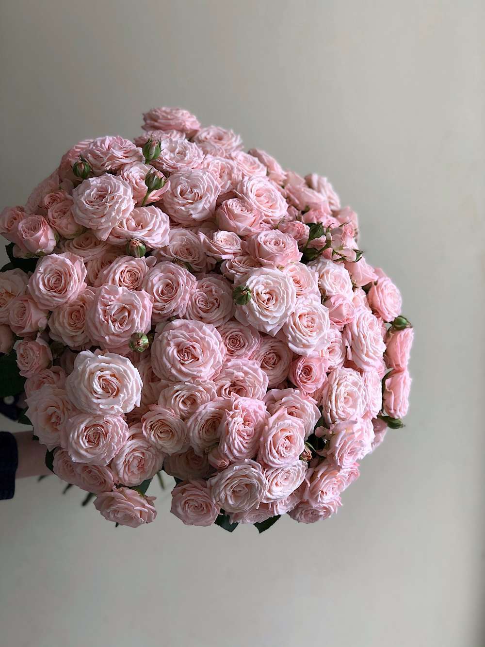 Розовый букет кустовых роз #75