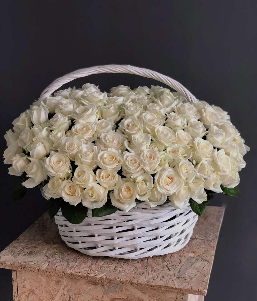 Белые розы в корзине #142