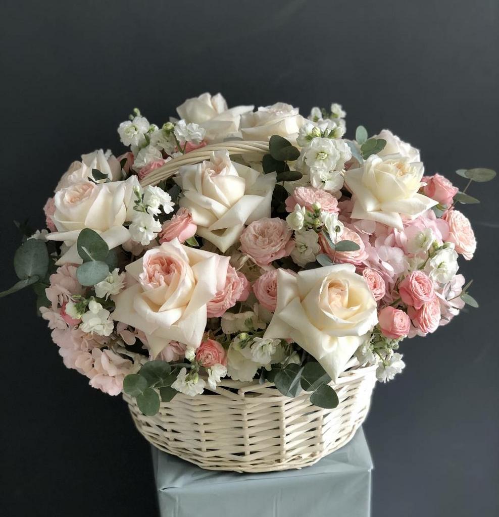 Корзина роз в нежных тонах  60*50 (см) #176
