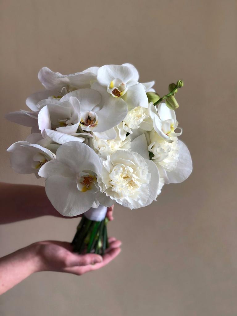 Букет невесты из орхидей и диантусов  #201