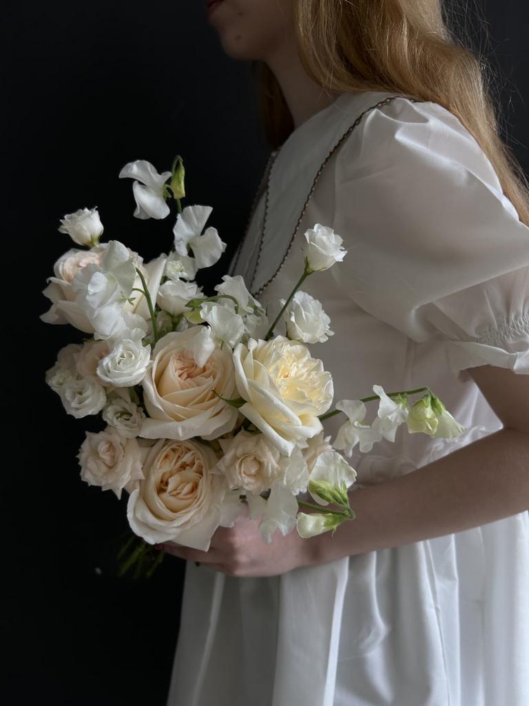 Букет невесты из латируса и пионовидных роз #203