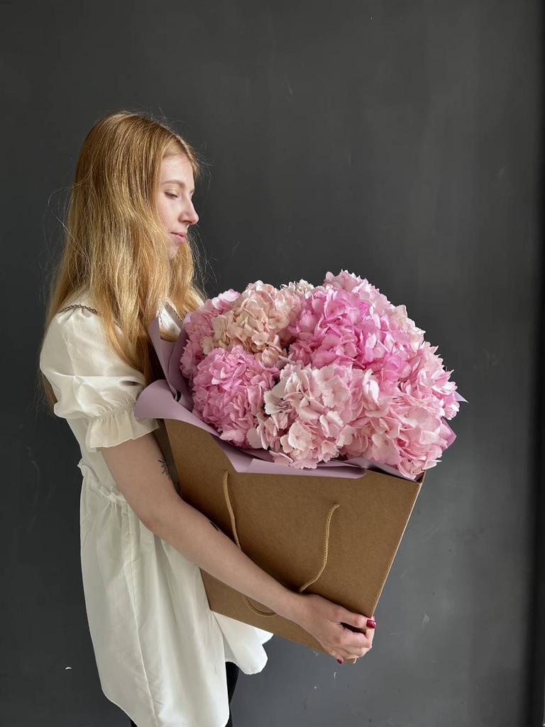 Букет из розовых гортензий  #205