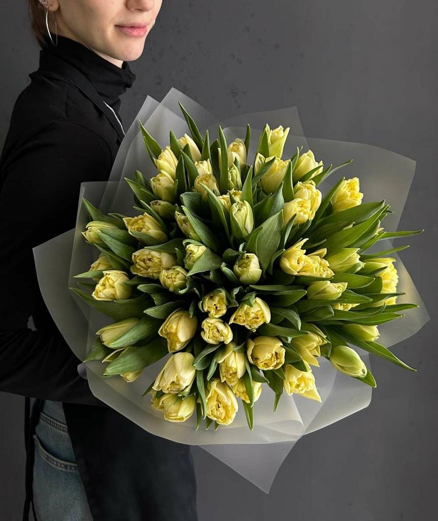 Букет пионовидных тюльпанов желтого цвета