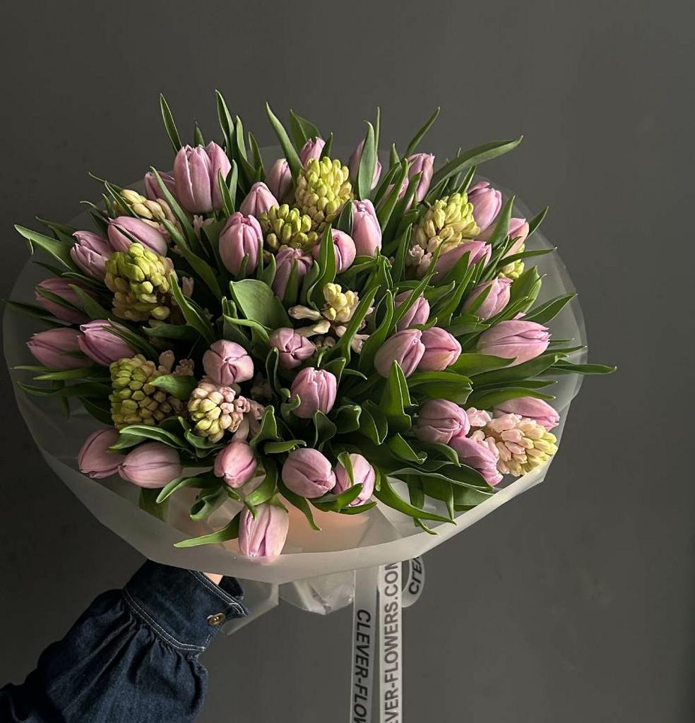 розовый букет тюльпанов и гиацинтов крупно
