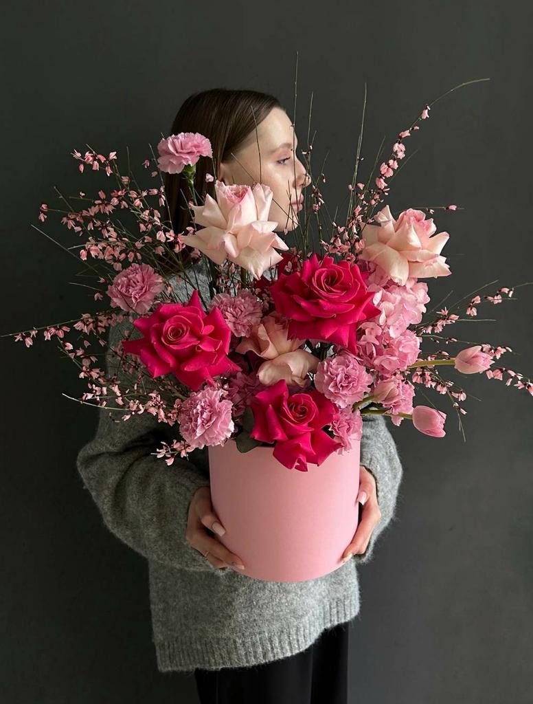 букет цветов в шляпной коробке #274