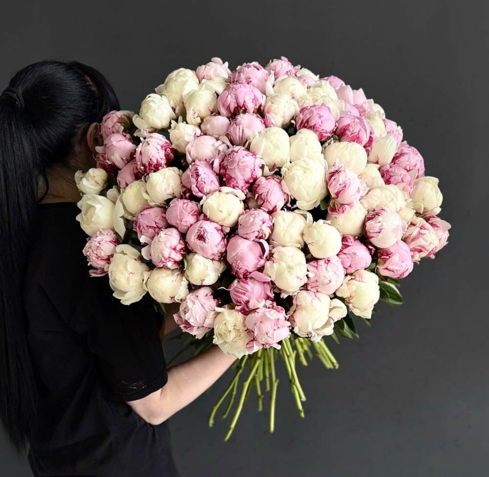 букет пионов 101 шт