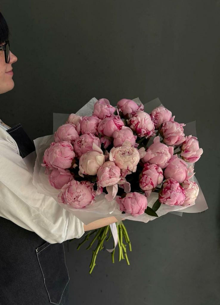 букет розовых пионов