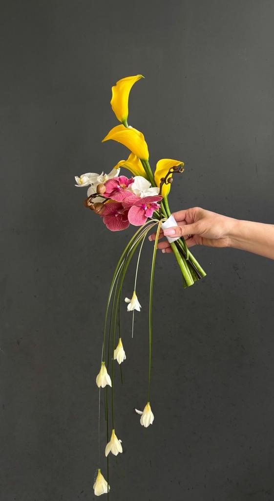 букет невесты из желтых калл