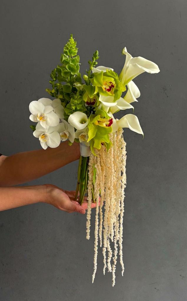 Букет невесты из калл и орхидей