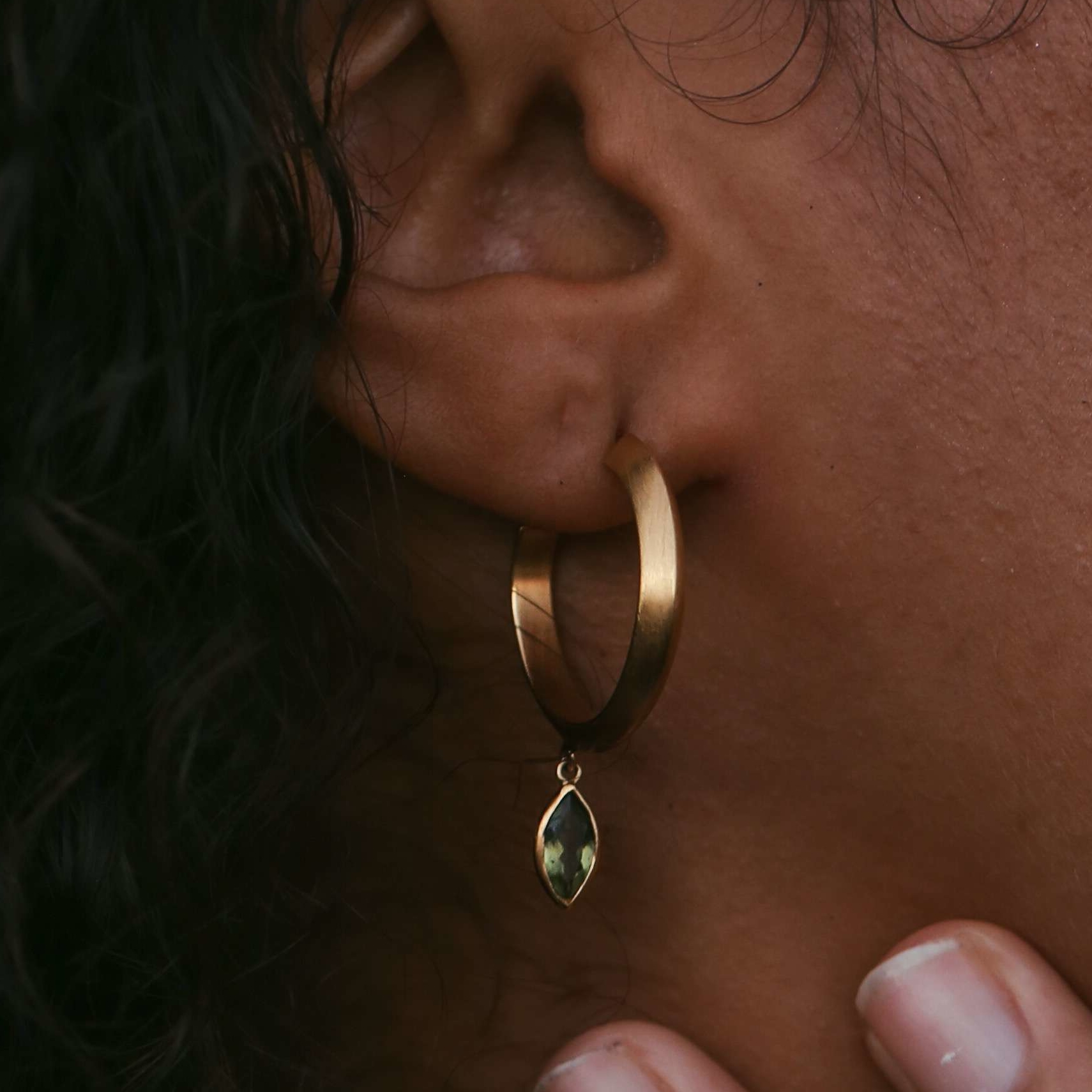 Серьги-полукольца с турмалином WAVES & GEMS