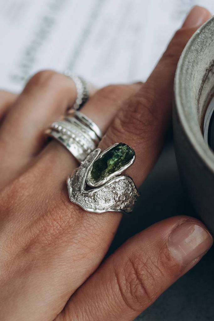 кольцо с зеленым хромдипсидом