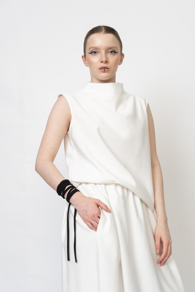 Топ с воротом из тенсела белый