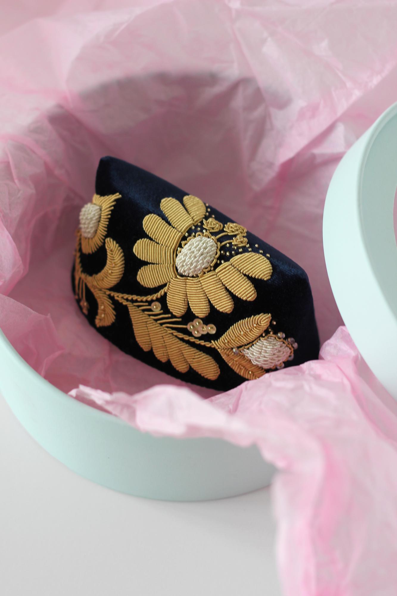 ТАКТА-КАЛФАК, тёмно-синий бархат, ручное золотное шитьё канителью с содержанием драгоценных металлов золота и серебра