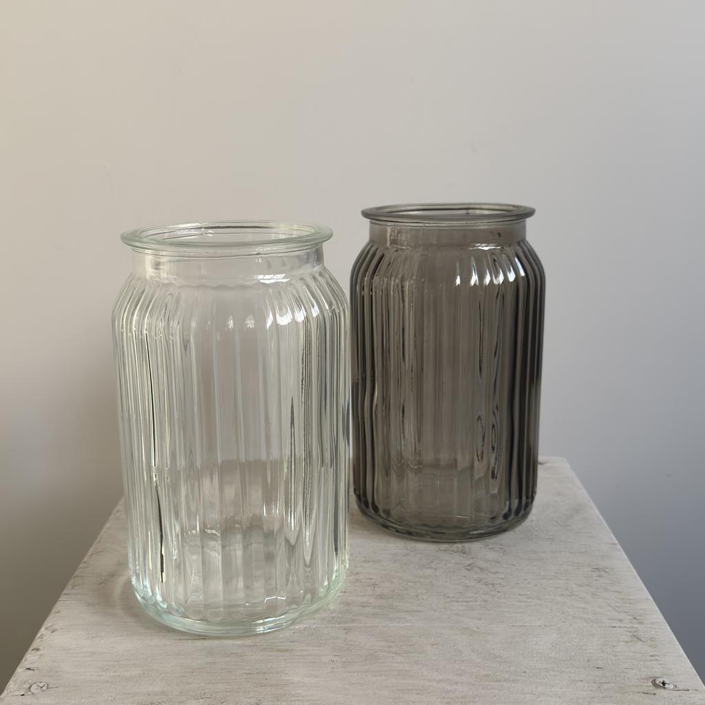 Ваза стеклянная ребристая