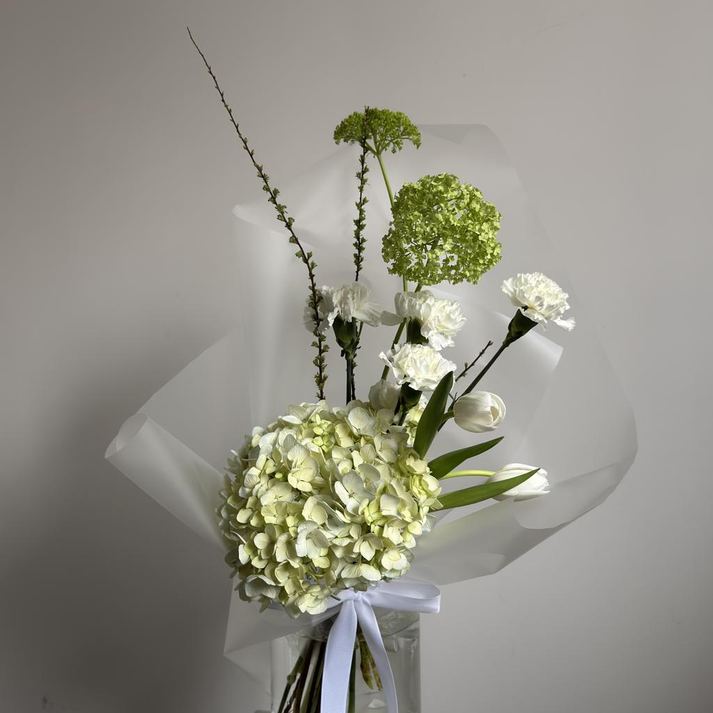 Букет с вибурнумом и гортензией