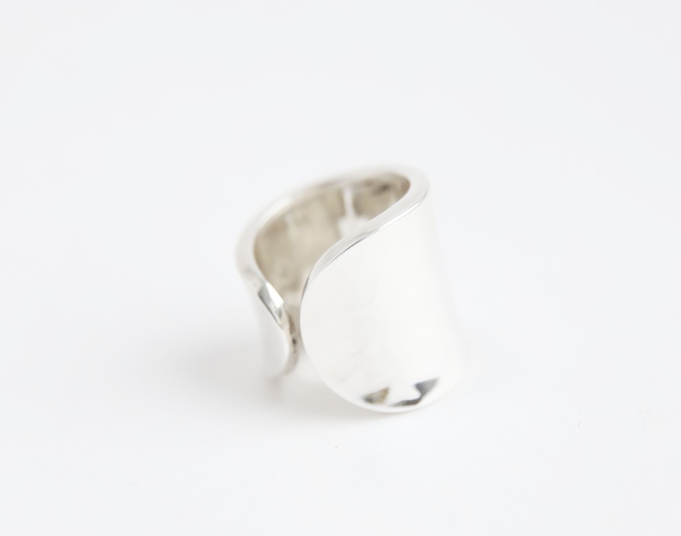 Широкое серебряное кольцо