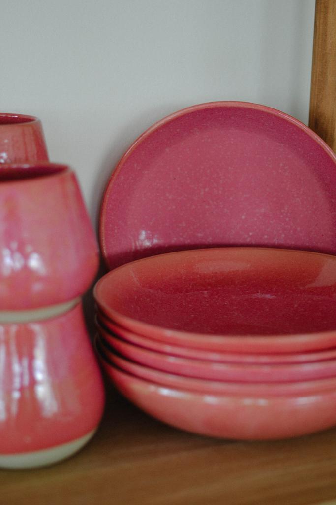 Миска с широкими полями розовая