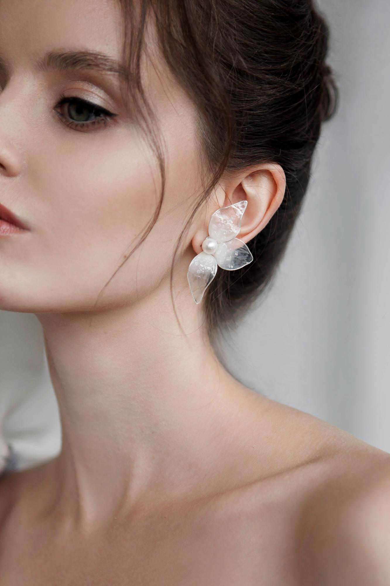 серьги цветы, серьги цветы купить, свадебные серьги цветы купить, свадебная бижутерия, серьги для невесты, серьги на свадьбу, вечерние серьги, свадебные серьги, серьги с фианитами, серьги лепестки, серьги с лепестками купить