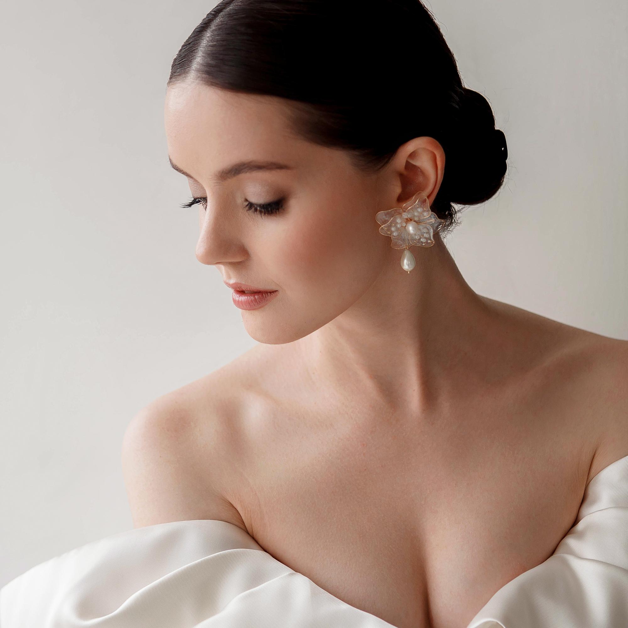 серьги цветы, серьги цветы купить, свадебные серьги цветы купить, свадебная бижутерия, серьги для невесты, серьги на свадьбу, вечерние серьги, свадебные серьги, серьги с фианитами, серьги лепестки, серьги с лепестками купить