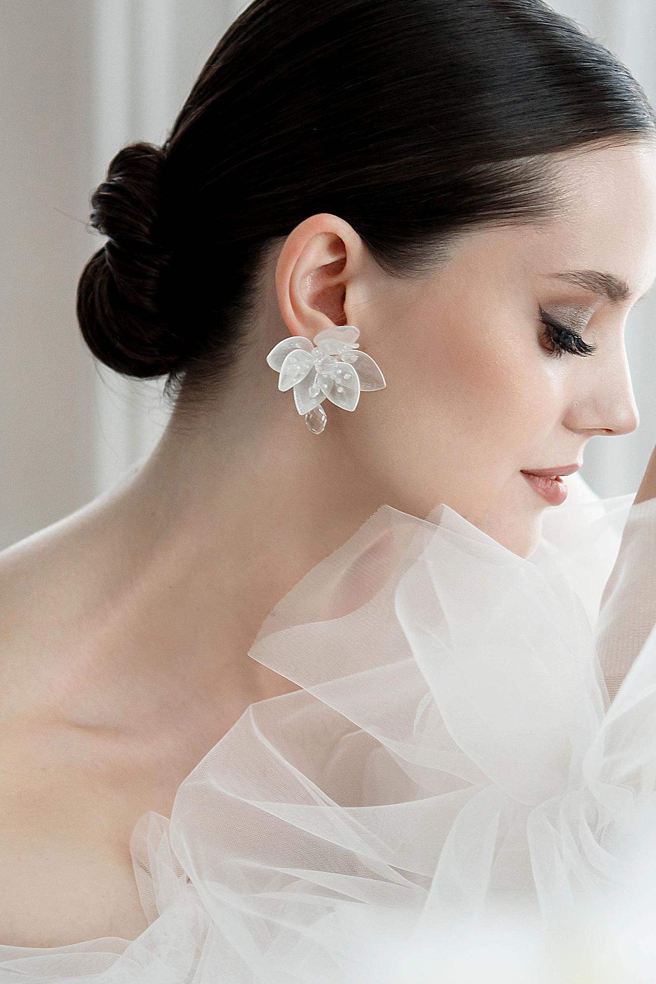 серьги цветы, серьги цветы купить, свадебные серьги цветы купить, свадебная бижутерия, серьги для невесты, серьги на свадьбу, вечерние серьги, свадебные серьги, серьги с фианитами, серьги лепестки, серьги с лепестками купить