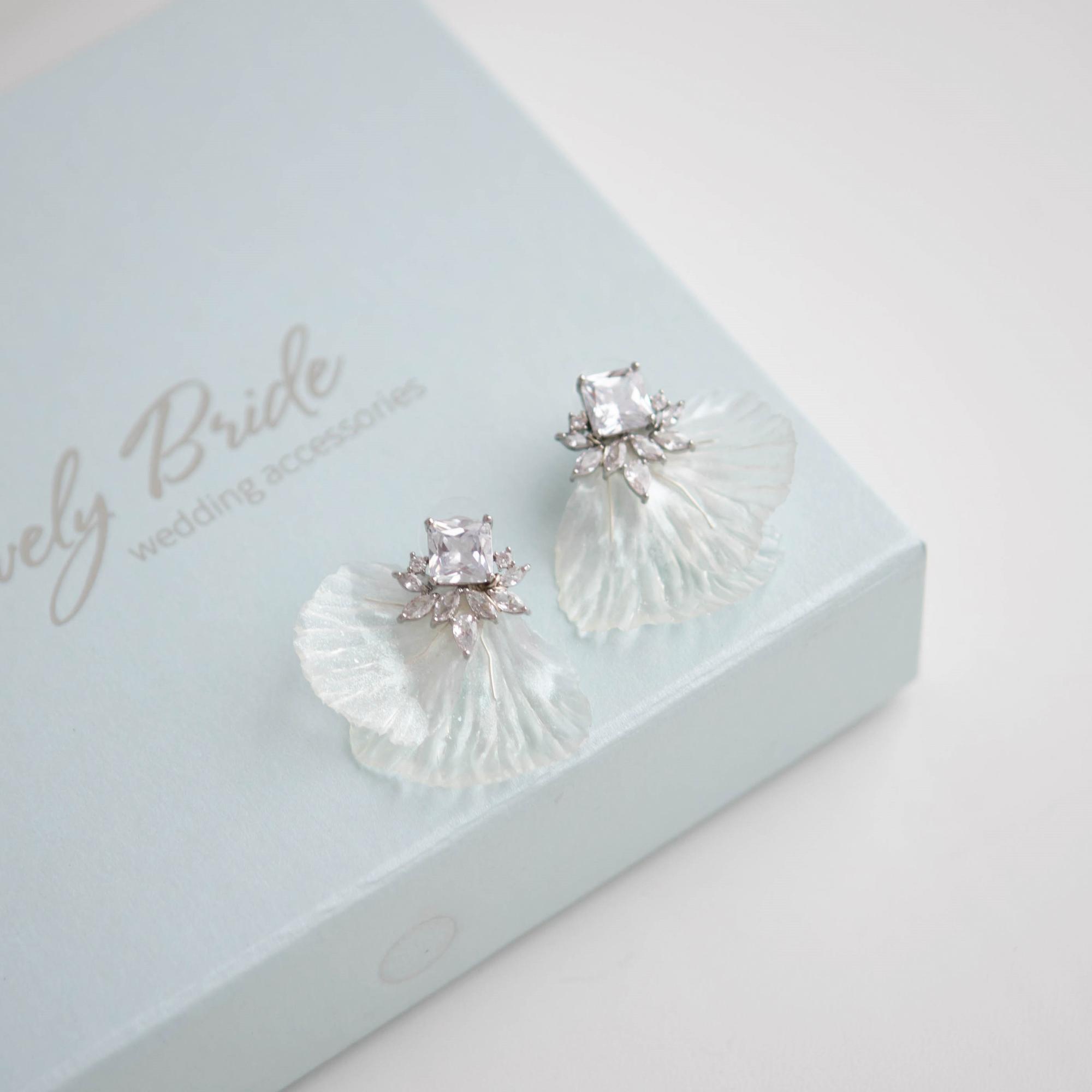 серьги для невесты, свадебные серьги, свадебные серьги спб, свадебный бижутерия, серьги лепестки