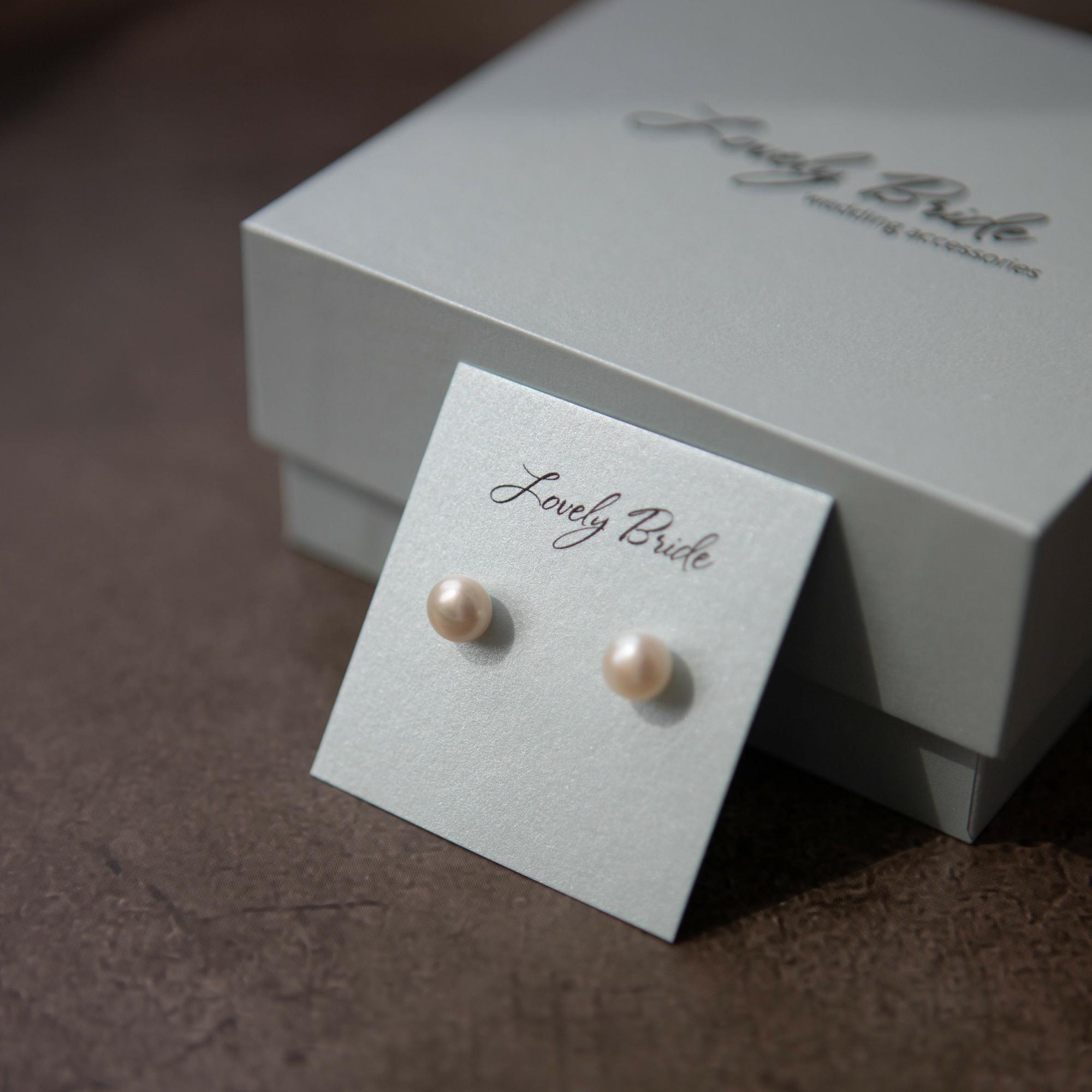 серьги пусеты, серьги пусеты жемчуг купить, свадебные серьги с жемчугом купить, свадебная бижутерия, серьги для невесты, серьги на свадьбу, вечерние серьги, свадебные серьги, серьги с фианитами, серьги пусеты из натурального жемчуга, серьги с лепестками купить