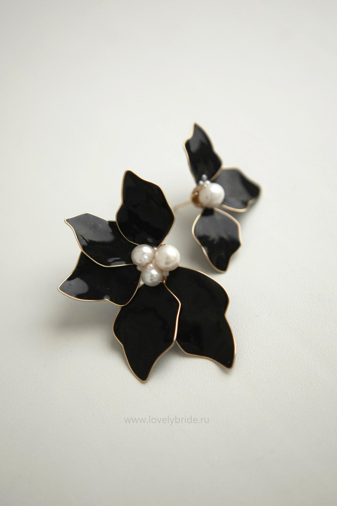серьги с лепестками, серьги лепестки, вечерние серьги купить, серьги черные цветы купить, модные серьги 2025, стильные вечерние серьги купить, вечерняя бижутерия