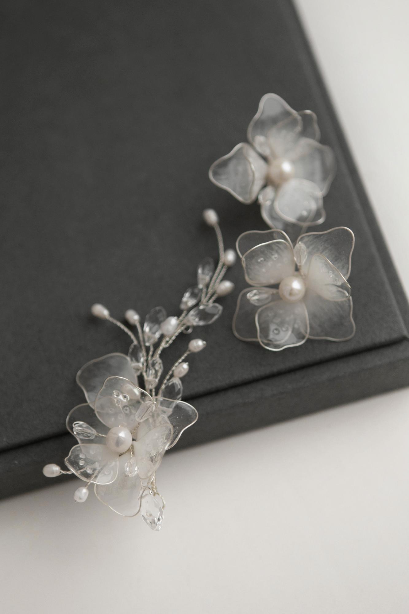 веточка в прическу,  свадебные прически с веточкой, веточка в прическу купить, свадебные украшения для волос, свадебный аксессуар, свадебные украшения на голову, украшения для невесты, свадебные украшения для невесты, украшения невесты купить,  украшения невесты фото, украшение на голову для невесты, бижутерия невеста,  свадебный бижутерия,  бижутерия интернет магазин,  украшения ручной работы купить,  украшения ручной работы,  авторские украшения ручной работы