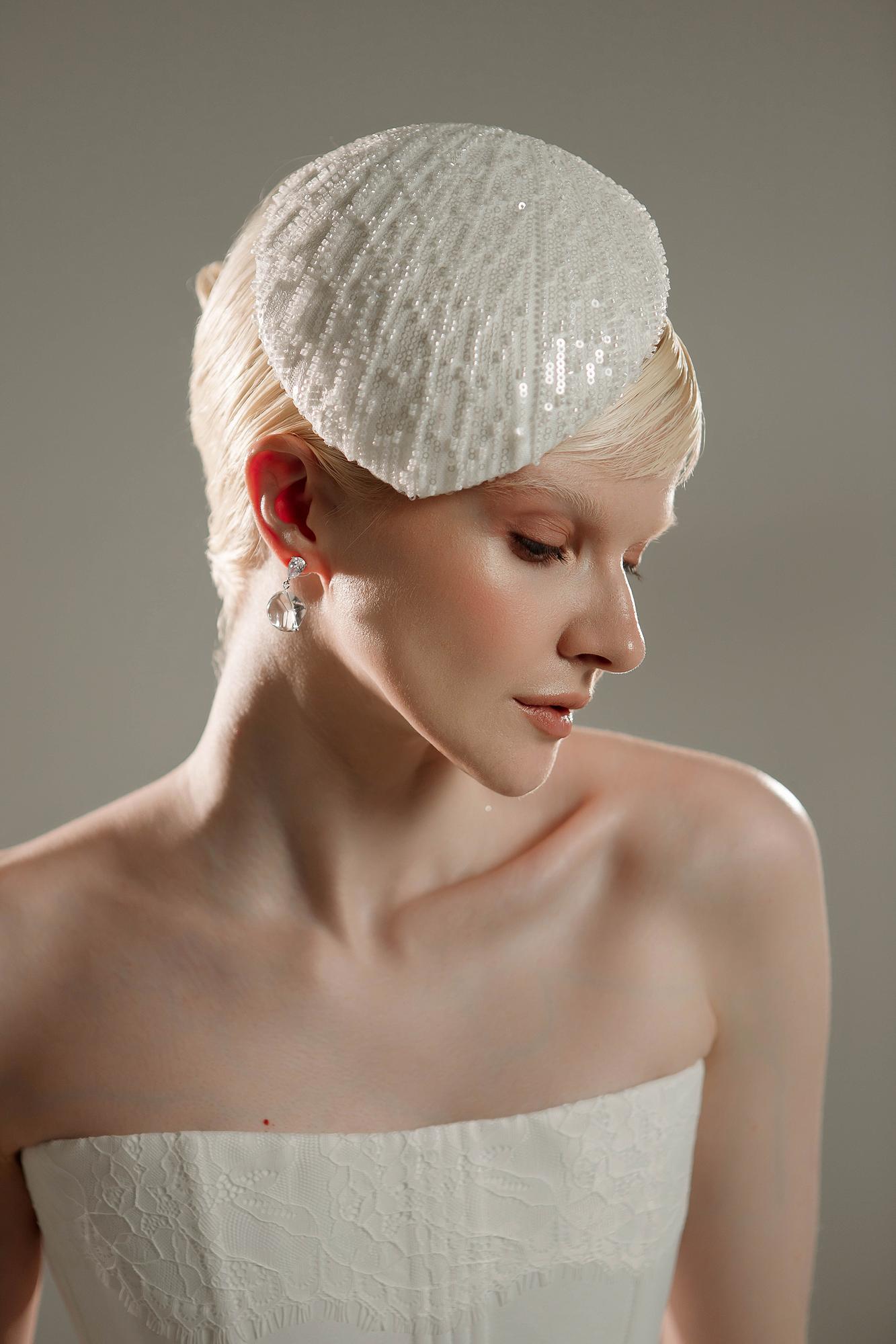 свадебная шляпка, шляпка таблетка для невесты, шляпка ручной работы белая, свадебные украшения в волосы, украшения для невесты, шляпка ручной работы купить