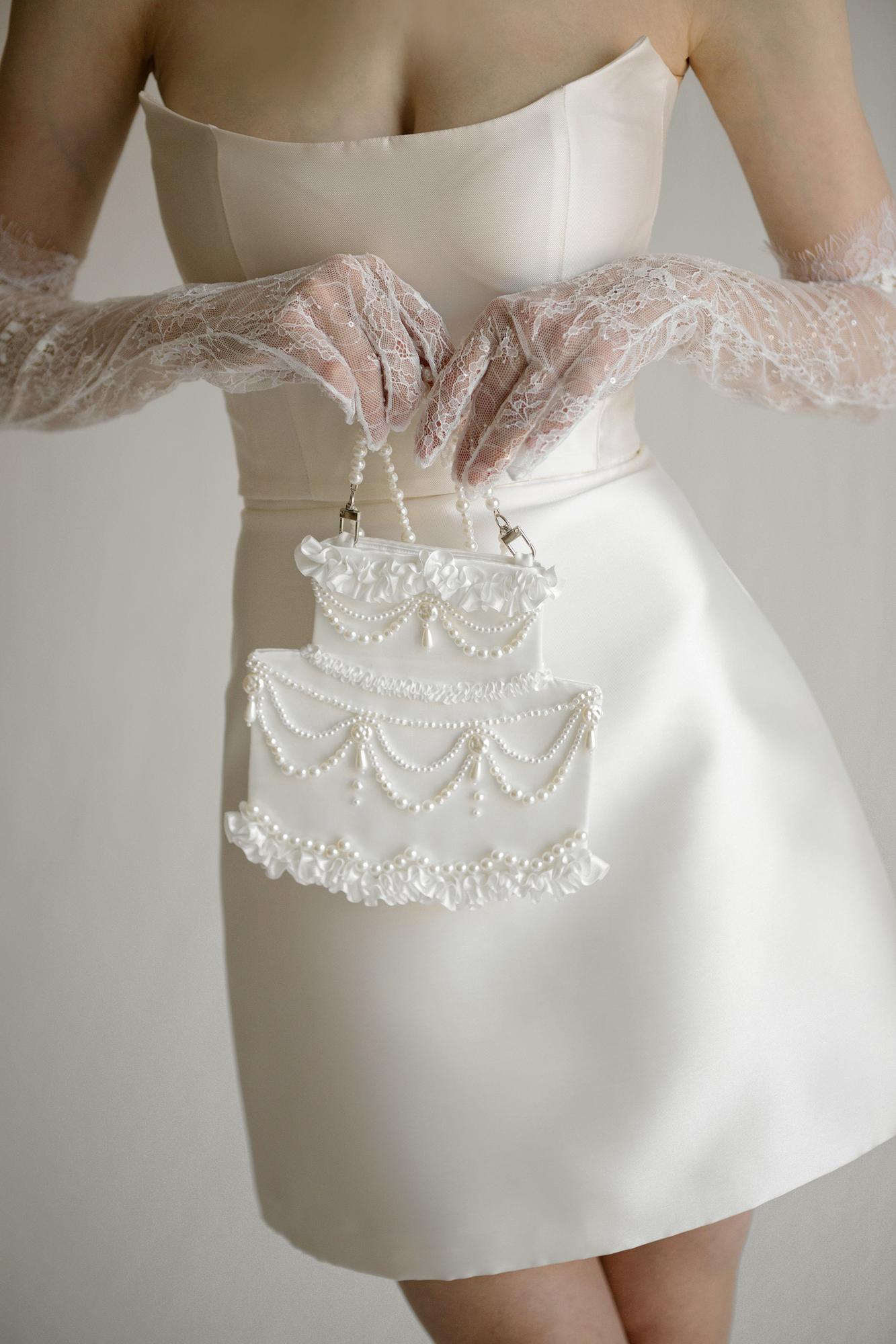сумочка торт, сумочка тортик, сумочка для невесты, свадебная сумочка, сумочка с жемчугом белая, сумочка ручной работы на свадьбу, свадебный клатч, клатч для невесты