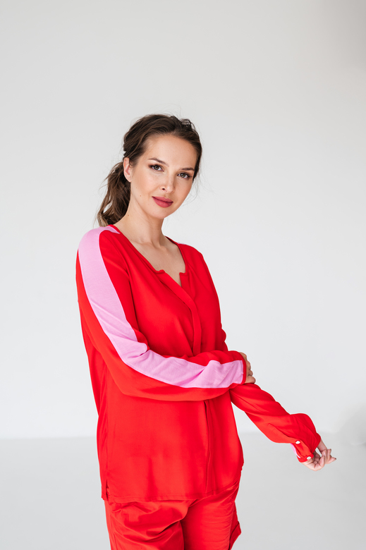 Блуза красная с лампасом на рукаве