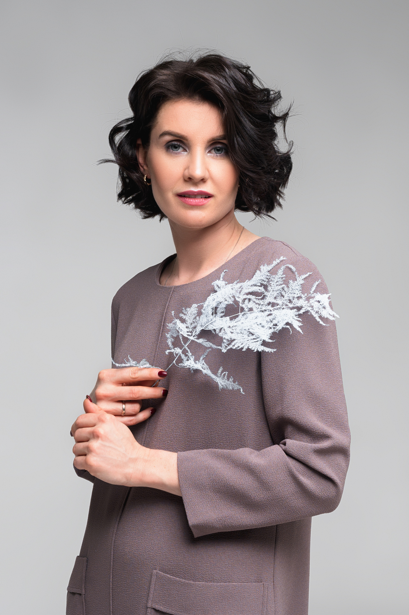 Платье с накладными карманами какао