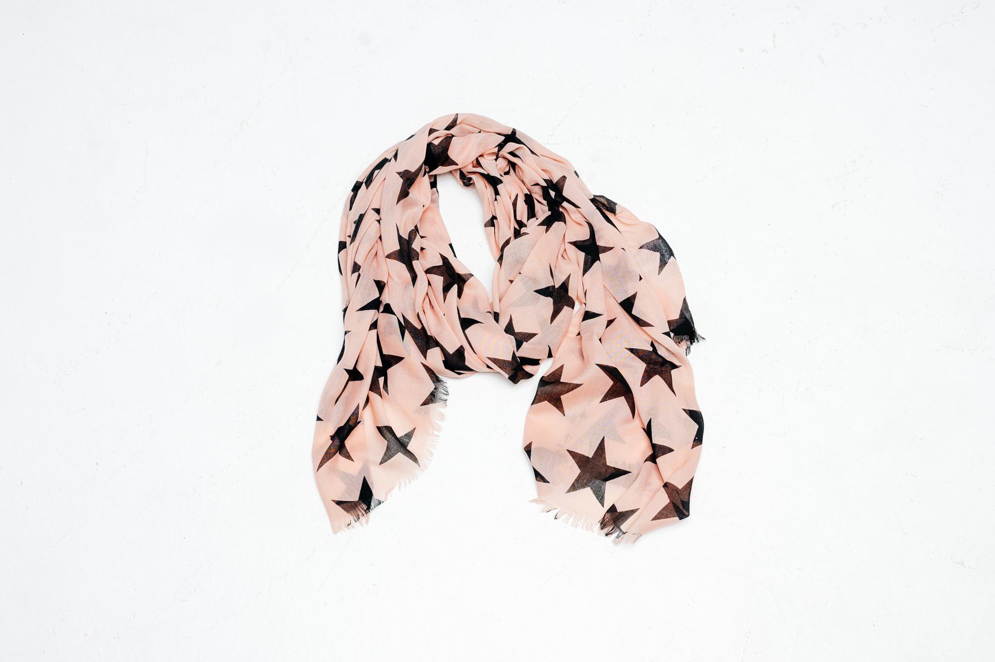 Палантин розовый принт  черные звезды