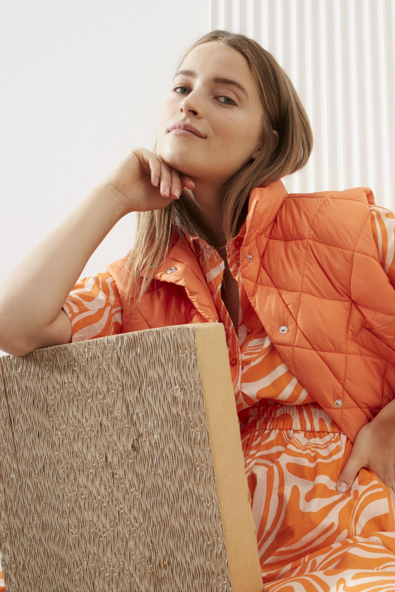 Жилет стеганный укороченный