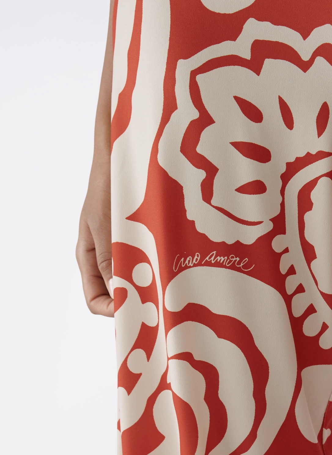 Брюки свободные красные с бежевыми цветами