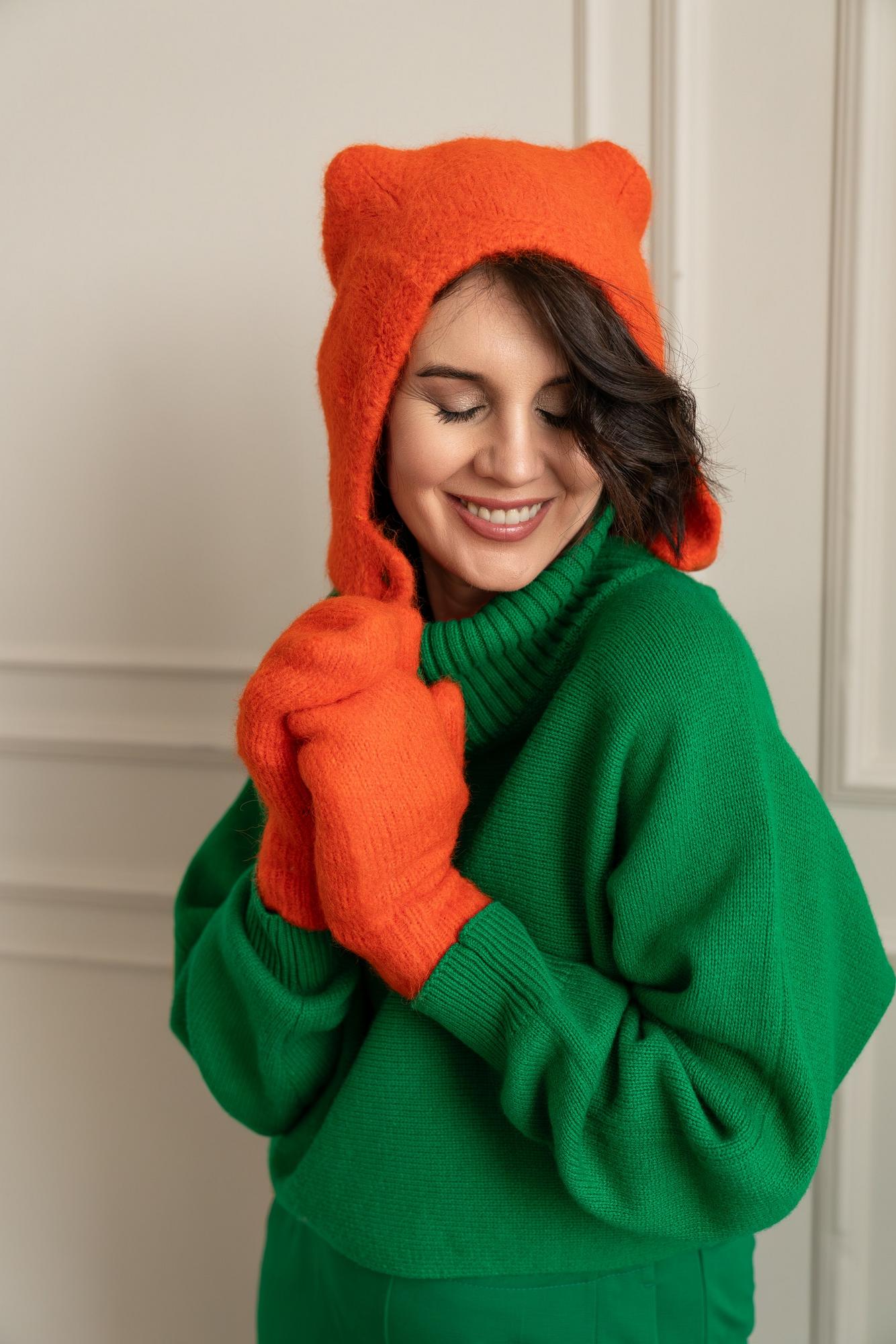 Шапка с ушками оранжевая