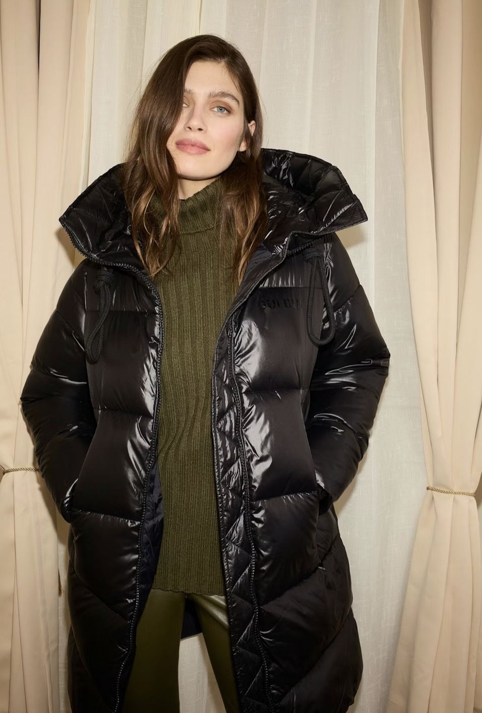 Пуховик черный OUI