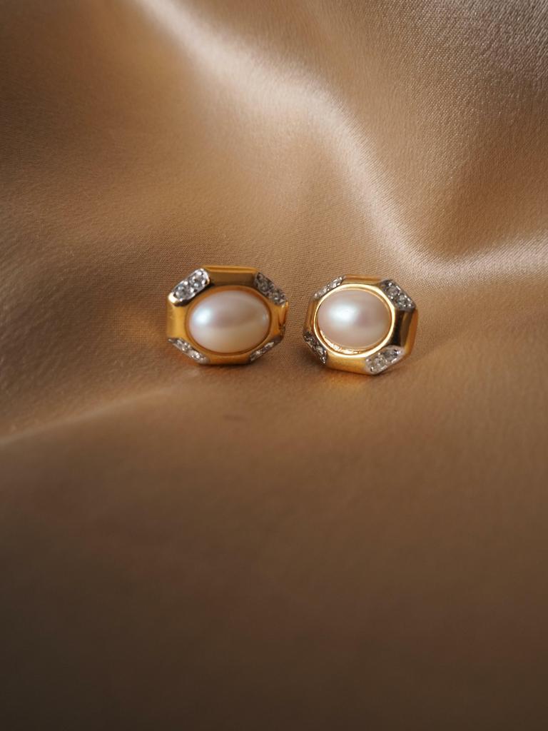Серьги с жемчужным кабошоном
