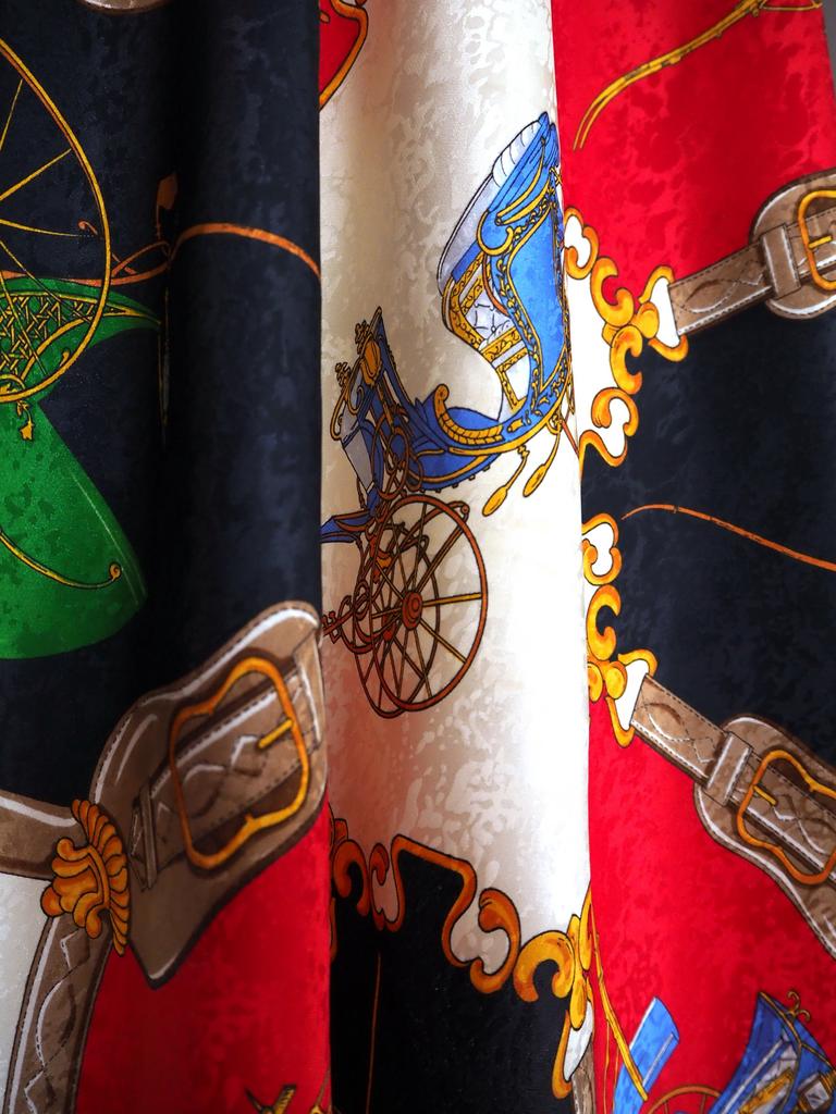 Контрастный платок из шелка