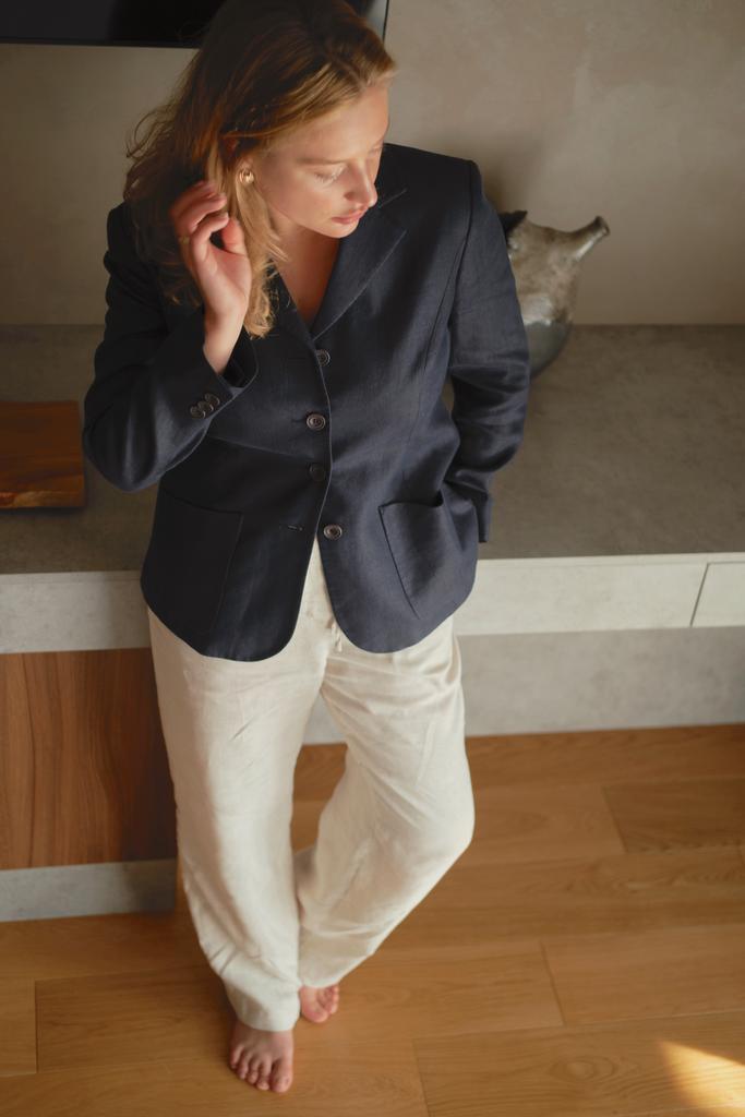 Приталенный пиджак изо льна