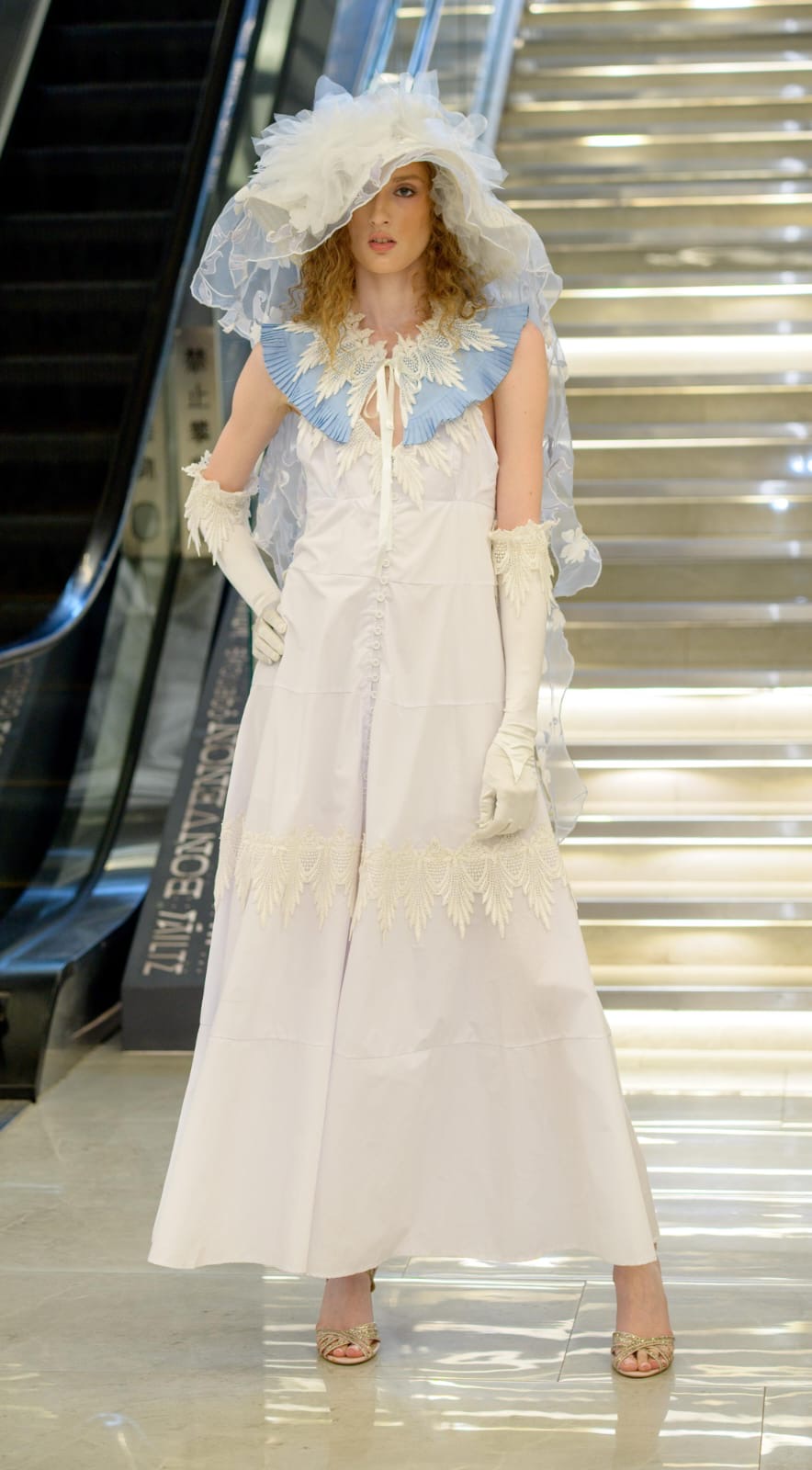 Платье из хлопка, отделано кружевом, съемный воротник, шляпа, размер m 12000руб