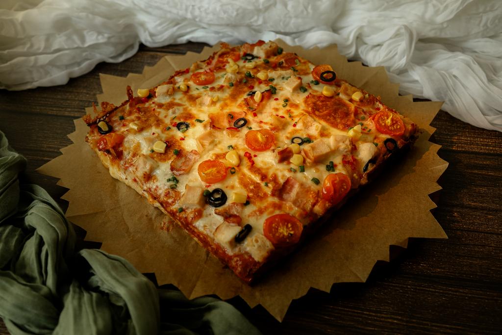 Пицца Детройт с копченой курицей и беконом по-мексикански 1 кг