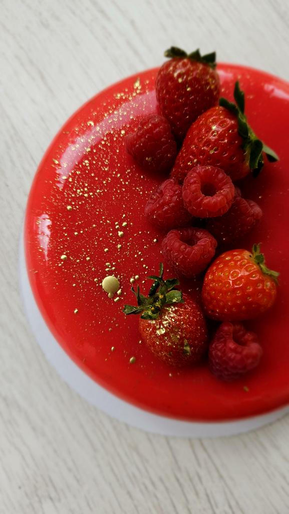 Торт  "Клубника-малина-лайм"