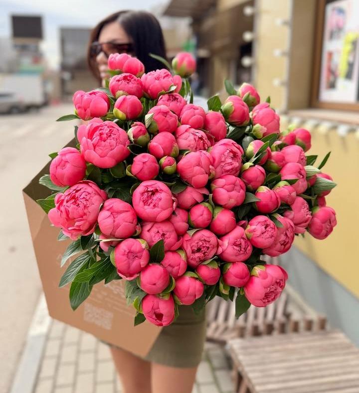 Моно из пионов Coral Charm