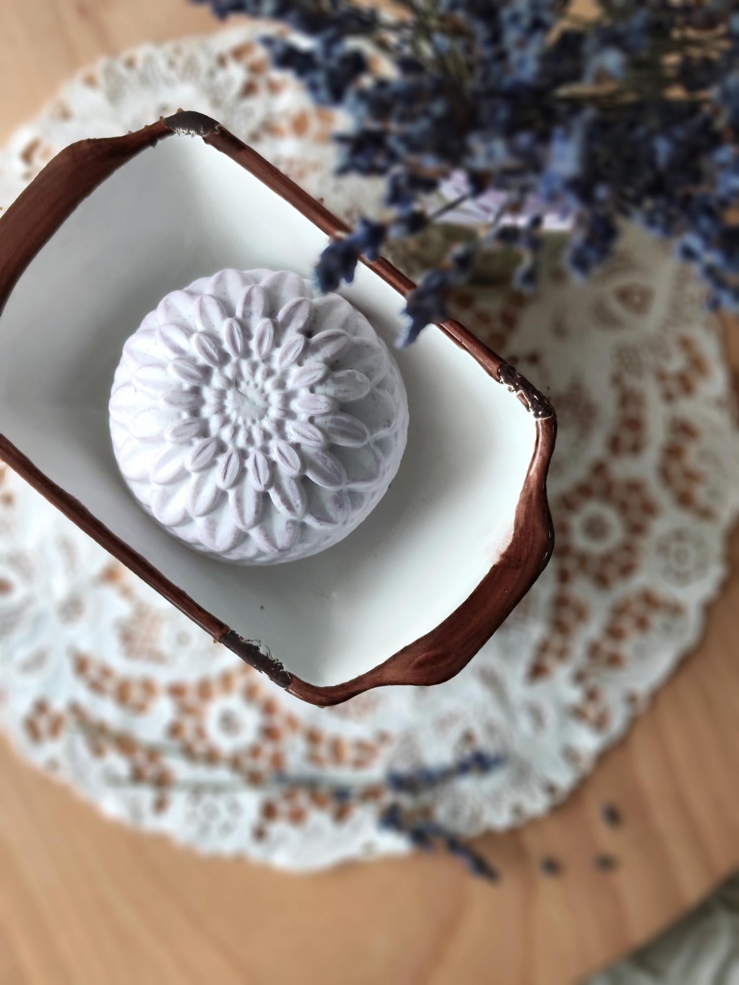 Крафтовое лавандовое мыло ручной работы с эффектом мрамора, цветок