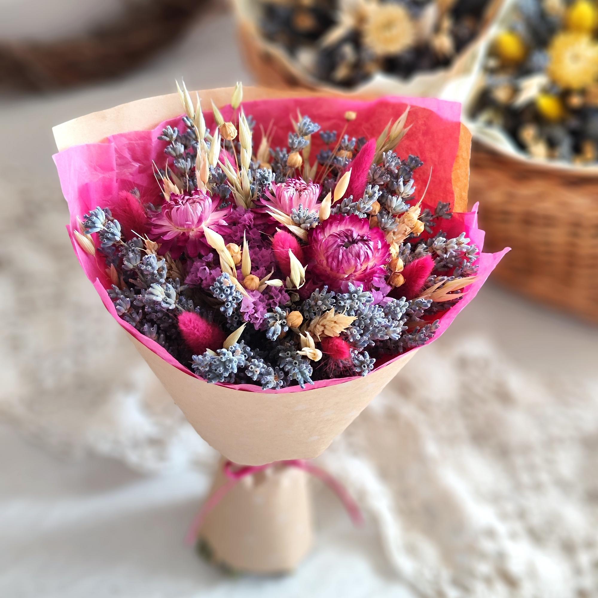 Яркий букет комплимент из Крымского лавандина и сухоцветов, коллекция "Уютная осень"