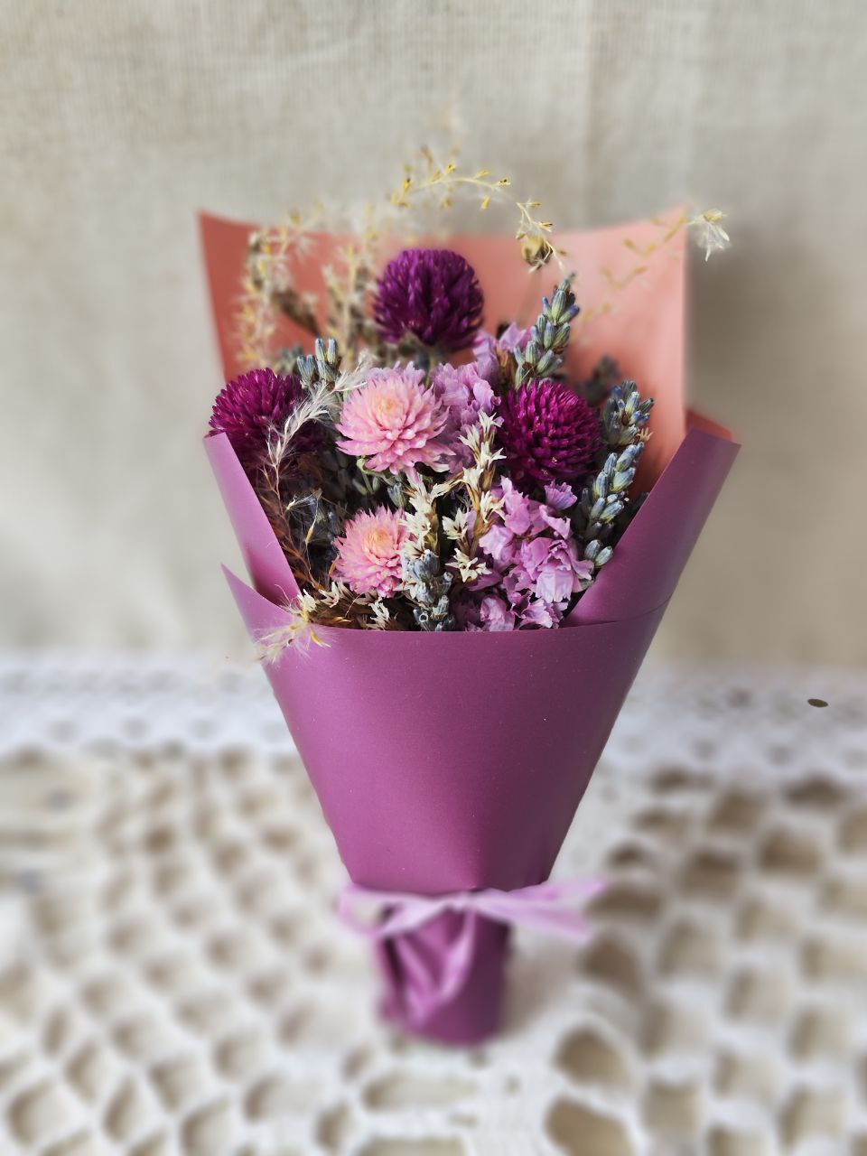 Мини-букет комплимент из сухоцветов в  нежно-ягодной гамме, коллекция "Крымский Прованс"
